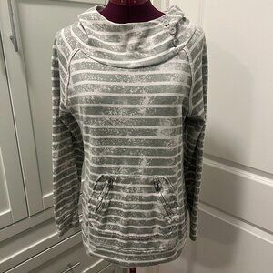 ROXY Button Neck, Double Zipper Front Pocket Hoodie Size Large Logo Zipper Pulls